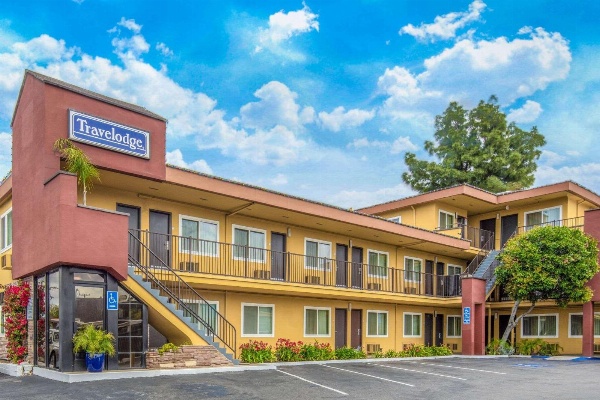 Travelodge by Wyndham Burbank-Glendale image 1