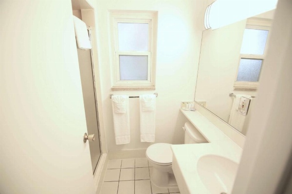 Travelodge by Wyndham Burbank-Glendale image 10